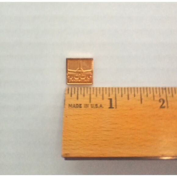 Boeing 757 Collectible Lapel Pin Gold Tone Sparkling Airplane Trading Pin - Picture 8 of 8